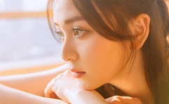 两腿间花蒂被吸得肿了电影